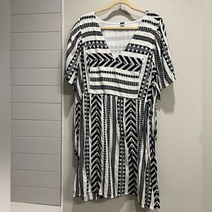 Old Navy Black and White Patterned Top